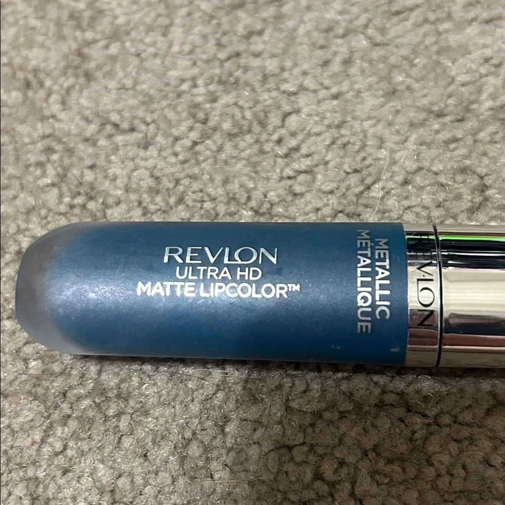 Revlon Metallic Matte Lipcolor in Silver and Gray - Picture 4 of 4